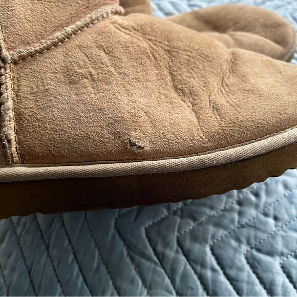 UGG Women Ugg Australia Classic Uggs sand color size 8